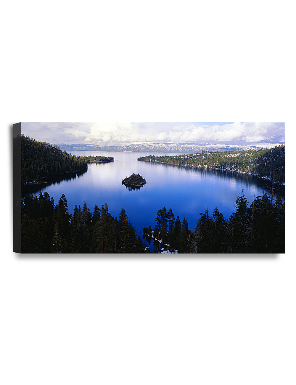 Emerald Lake. Lake landscape.